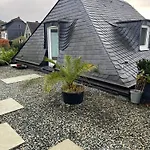 Kleines Gemuetliches Gaestehaus In 아파트